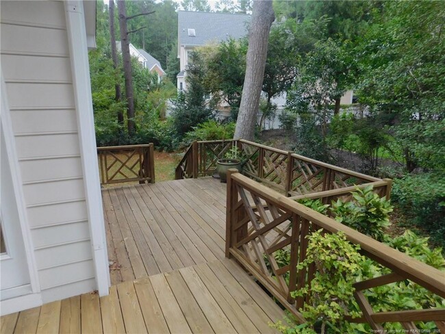 Building Photo - 106 Southbank Dr