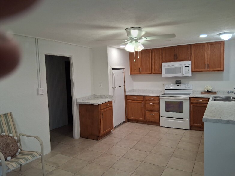 Building Photo - 1120 Northshore Dr