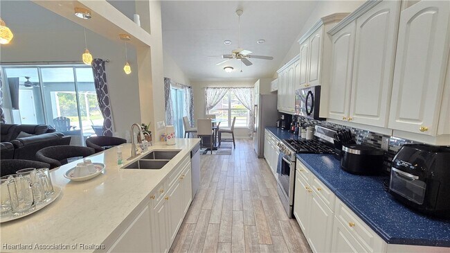 Building Photo - 1720 Amber Ln