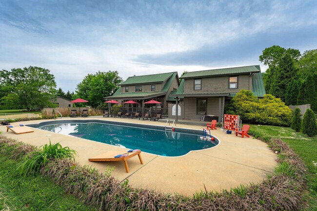 Building Photo - 2224 Brevard Rd