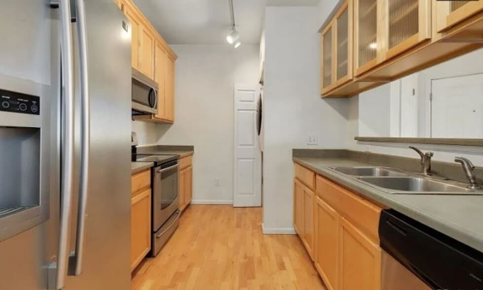 Building Photo - 3875 S Dayton St