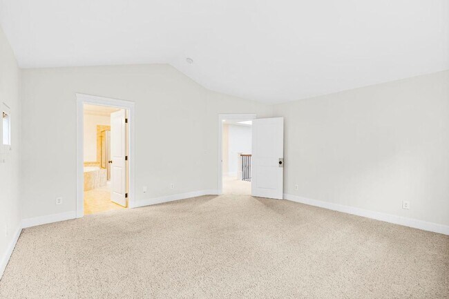 Building Photo - Elegant University Place Home with A/C, Tandem Garage, Office & Balcony Bedroom Near JBLM!