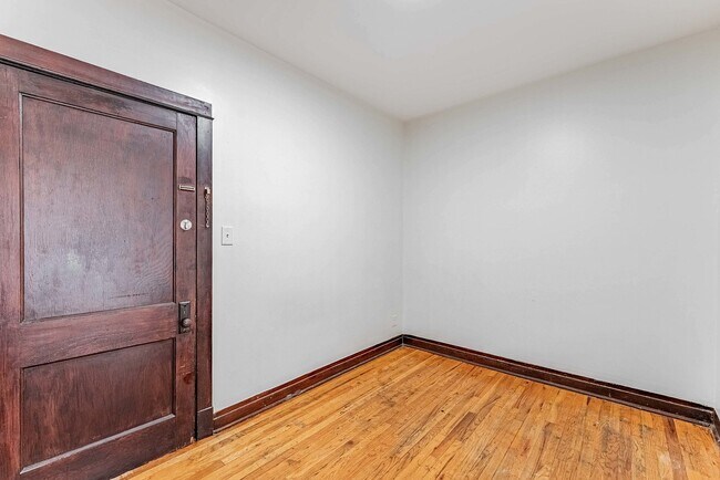 Building Photo - 4938 W Monroe St