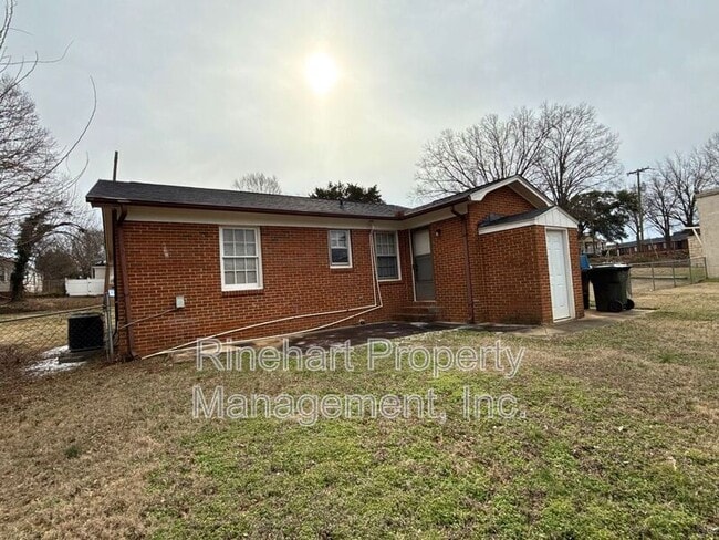 Building Photo - 1141 Eisenhower Rd