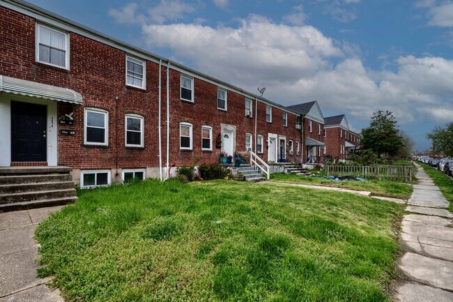 Building Photo - 2976 Cornwall Rd