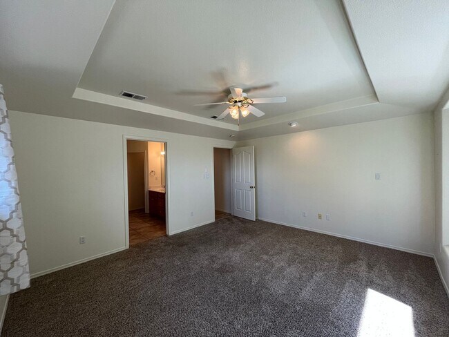 Building Photo - Quaint 3 Bedroom 2 Bathroom Home In Quinte...