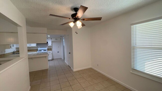 Building Photo - Like New! Newly Remodeled Home for Rent in...