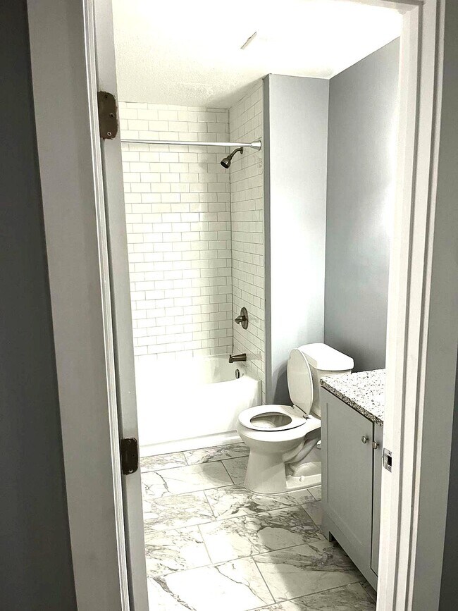 Building Photo - 260 Balkcom Ave