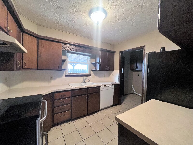 Building Photo - 1603 Timberline Dr