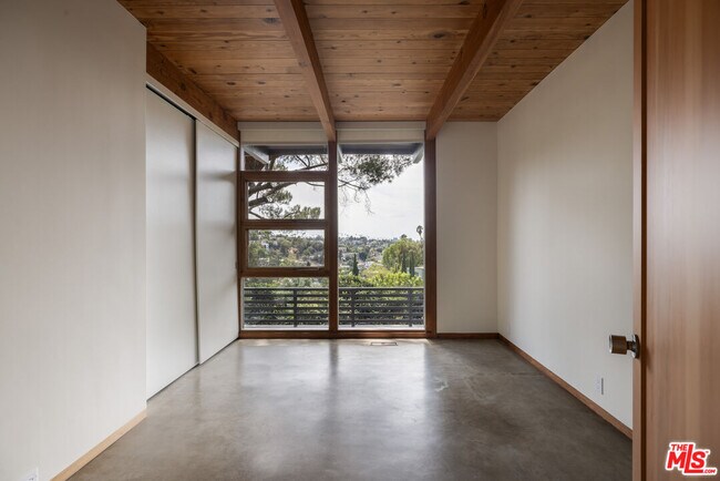 Building Photo - 2020 Mayview Dr