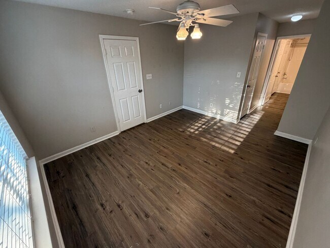 Building Photo - Beautiful 3-bedroom, 2.5-bathroom townhome