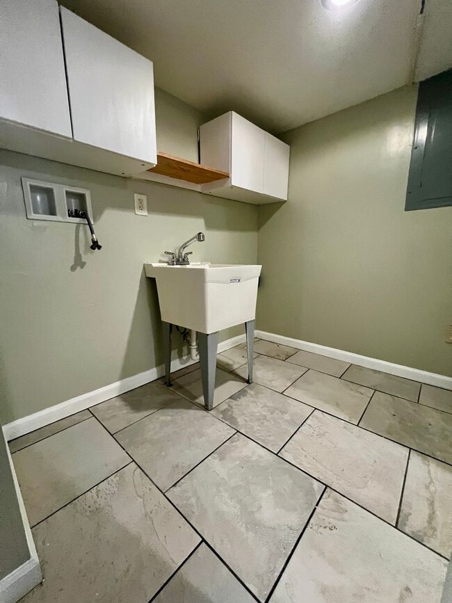 Building Photo - Gorgeous 4-Bedroom Twin Home in Upper Darby! Available NOW!