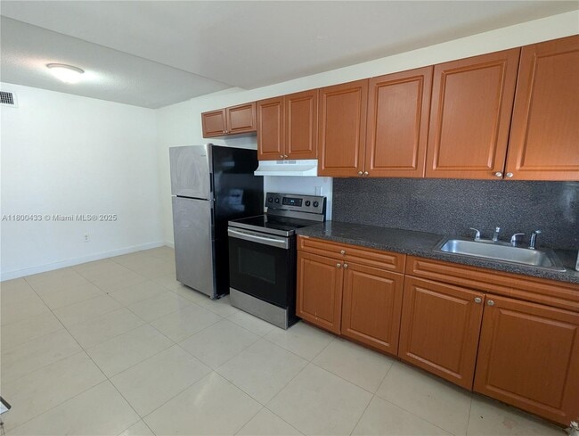 Building Photo - 11855 NE 19th Dr