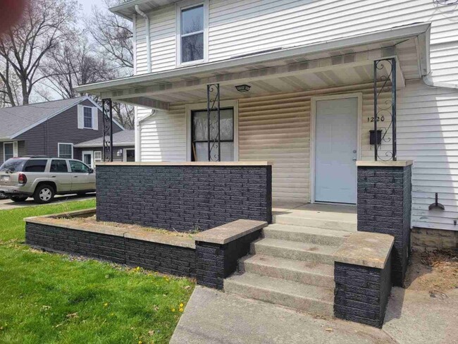 Primary Photo - 1220 Hazel Ave