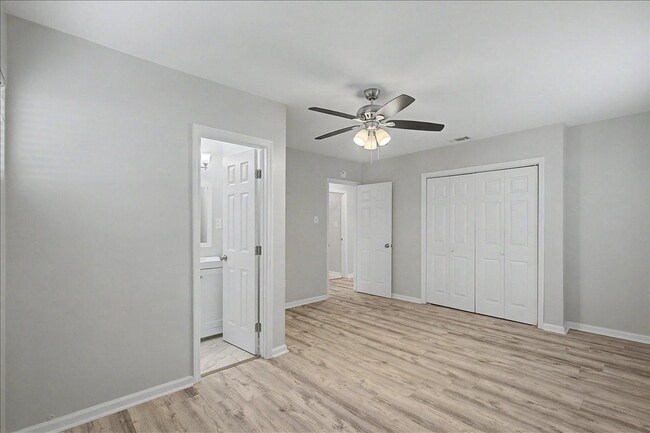 Building Photo - 2204 Mason Dr