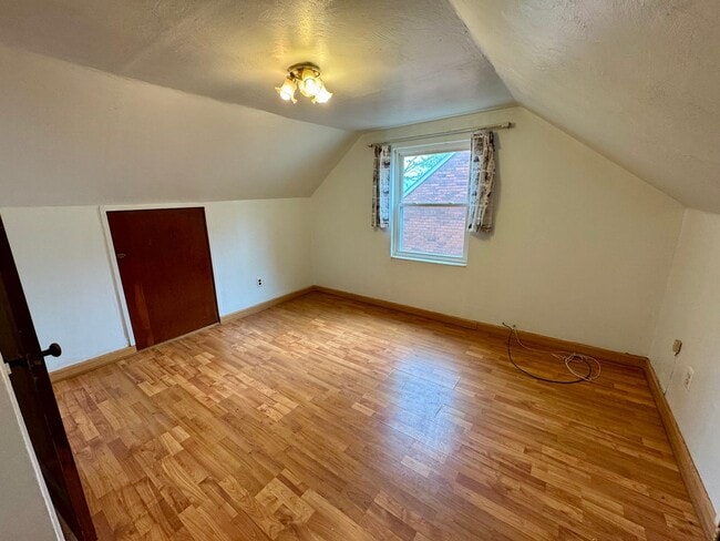 Building Photo - Charming 4 Bed 1.5 Bath house with BRAND NEW KITCHEN!!!