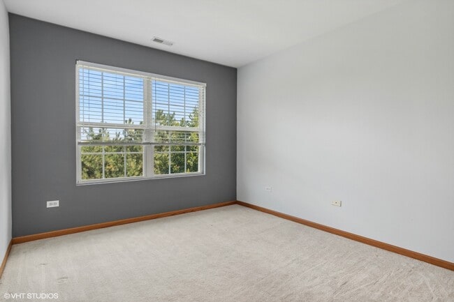 Building Photo - 217 S Alder Creek Dr