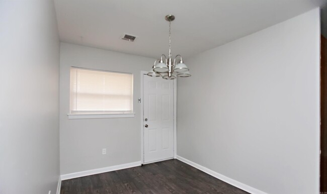 Building Photo - 7304 Dahlia Dr