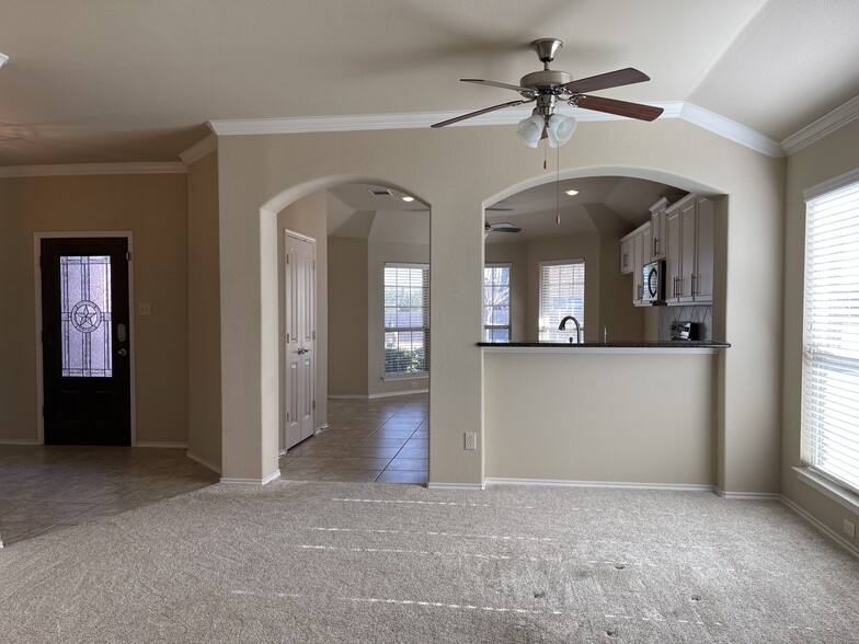 Building Photo - 840 English Ivy Dr