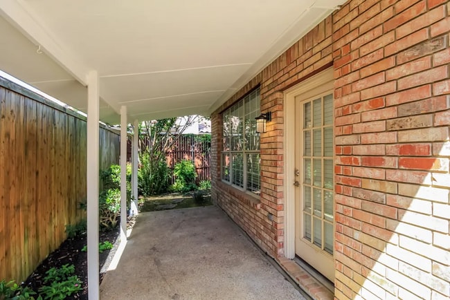 Building Photo - 18748 Vista Del Sol