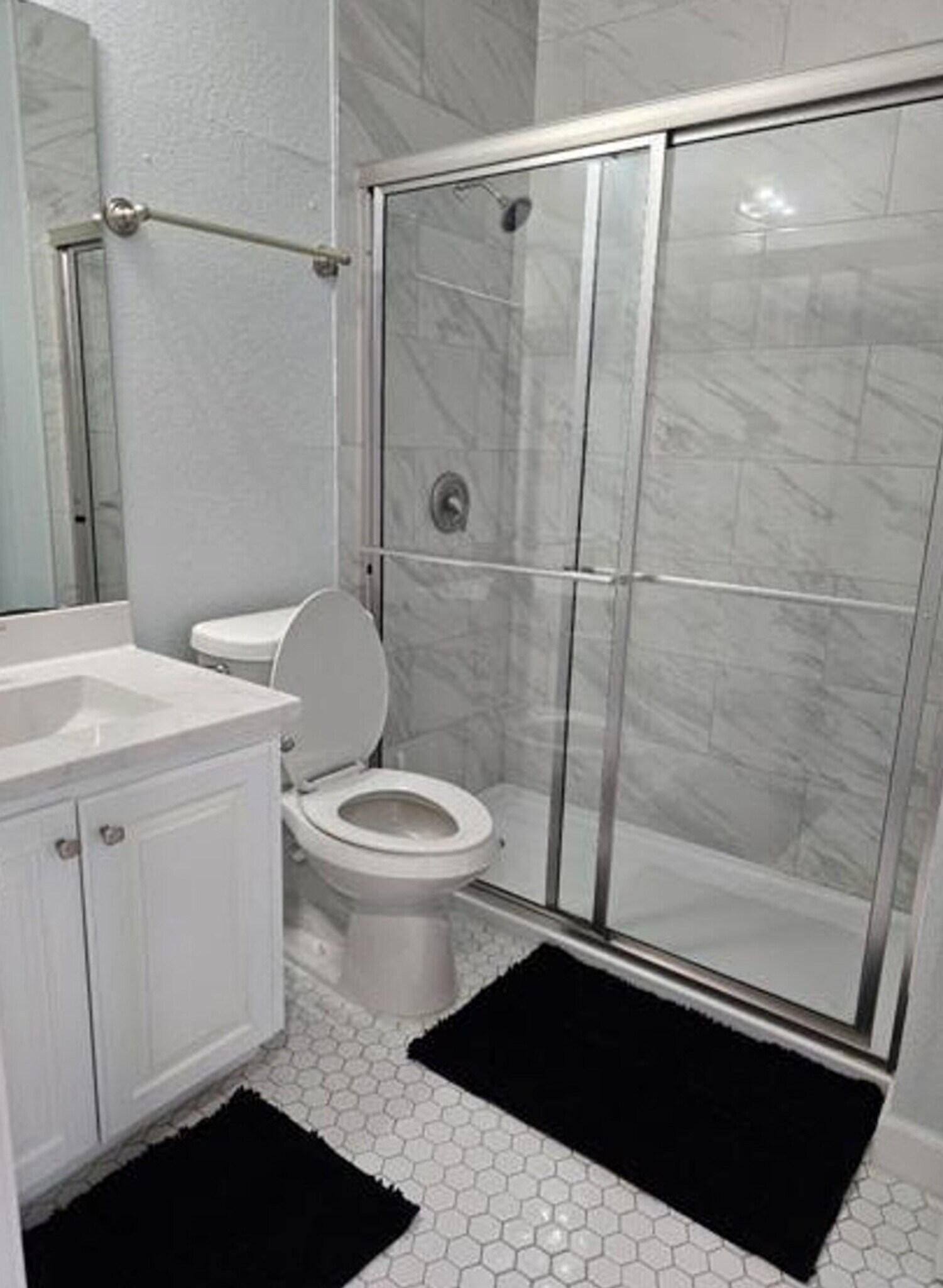 Building Photo - 909 W 23rd St