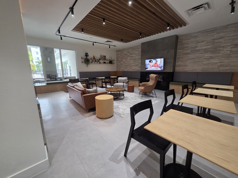 Building Photo - 830 NW 168th Dr