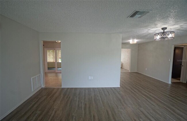 Building Photo - 1010 Mainsail Way