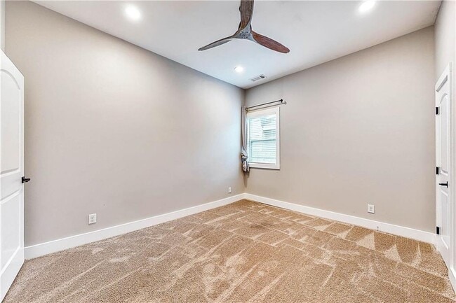 Building Photo - 1130 Larosa Terrace SW