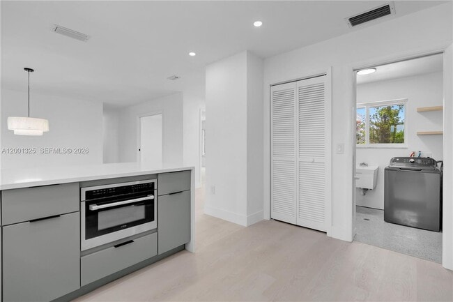 Building Photo - 9125 SE Karin St