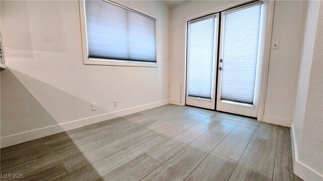 Building Photo - 7163 Mission Hills Dr