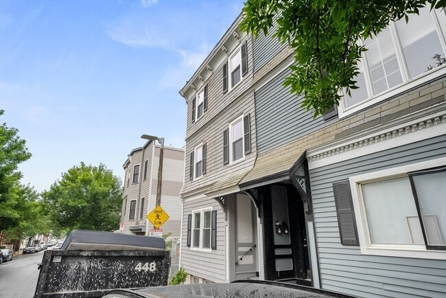 Building Photo - 467 E 3rd St