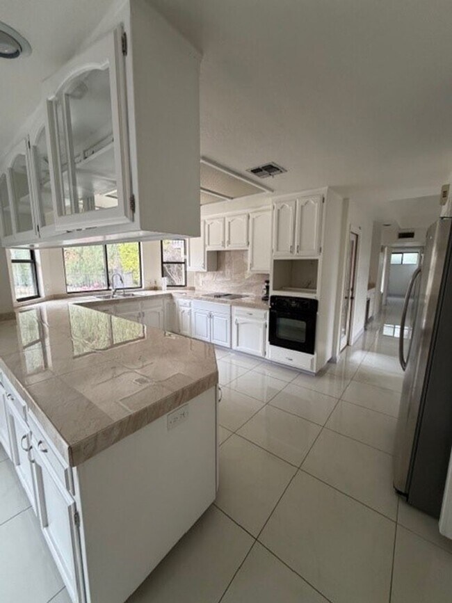 Building Photo - 3428 Eastview Ct