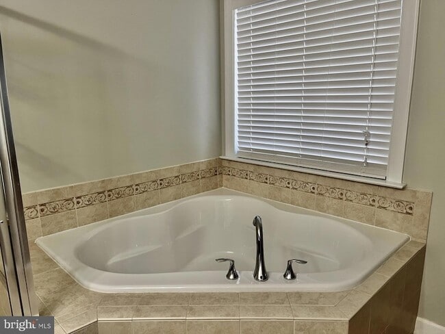 Building Photo - 6003 Popes Creek Pl