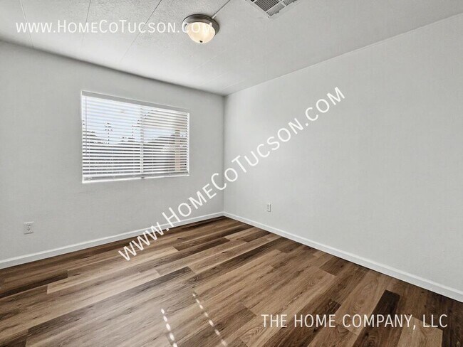 Building Photo - 2548 E Glenn St