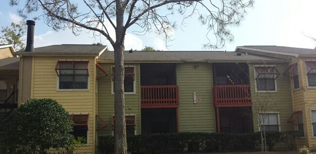 Building Photo - Idlebrook Circle # 104