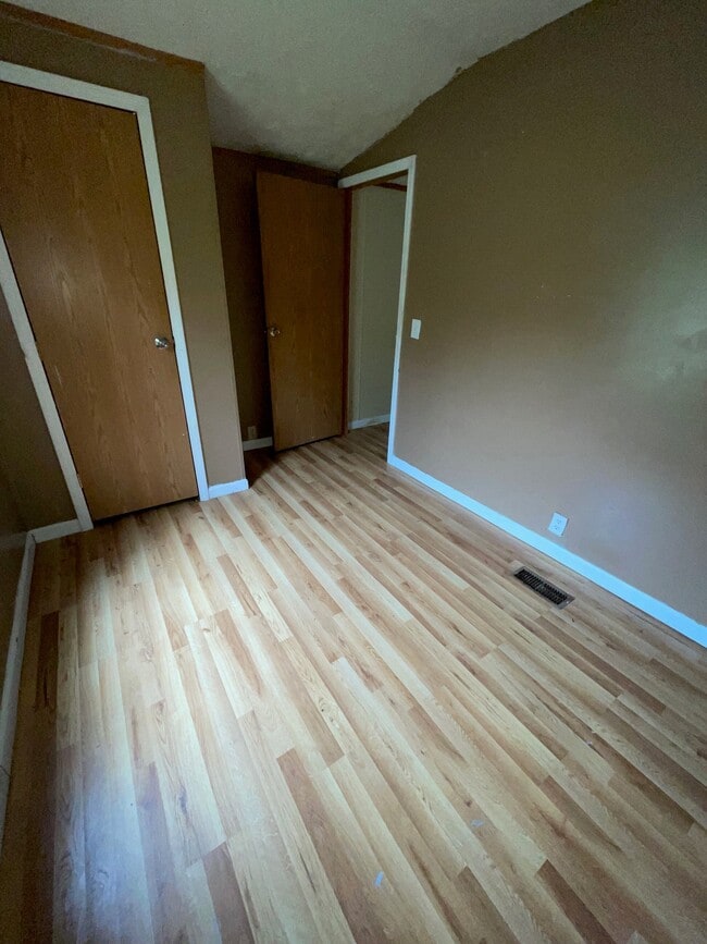 Building Photo - 395 Memory Ln