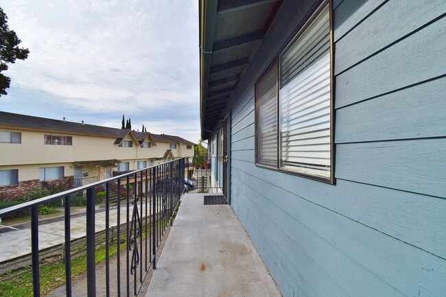 Building Photo - COMING SOON! |  $2,390 / 2 BR - CONVENIENT CASTRO VALLEY LIVING: CONDO WITH GARAGE, STORAGE & PLA...
