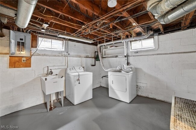 Building Photo - 1568 Parker Dr