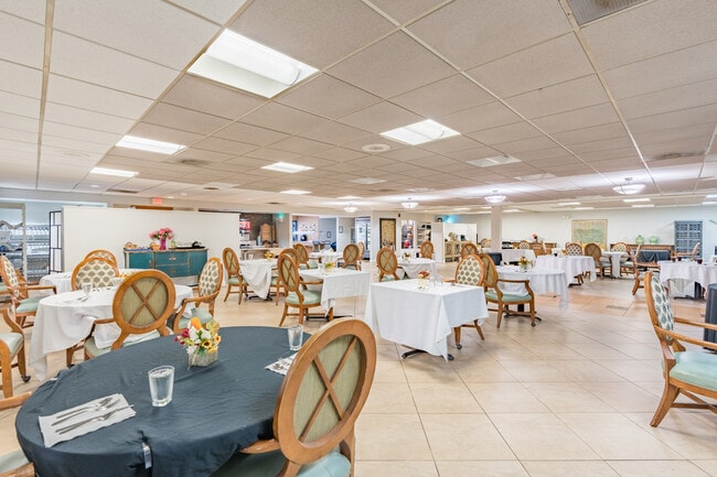 Dining Room - Las Palmas Senior Living