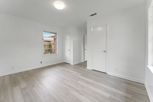Building Photo - Welcome to a Home Full of Character and Comfort!