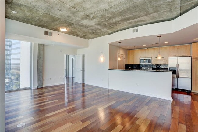 Building Photo - 3324 Peachtree Rd NE