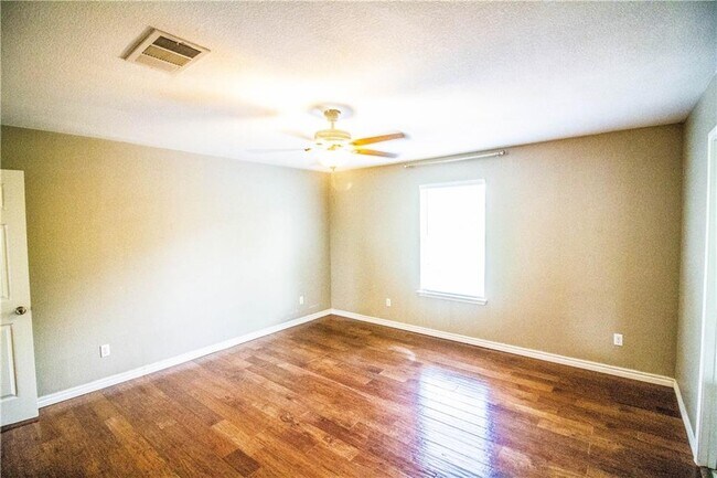 Building Photo - 413 Moorhen Cove