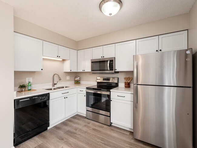Building Photo - 1766 Willoway Cir S