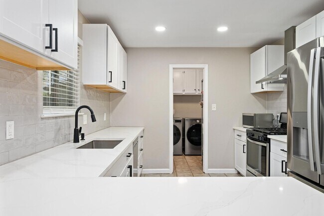 Building Photo - 11506 Pyreneese Dr