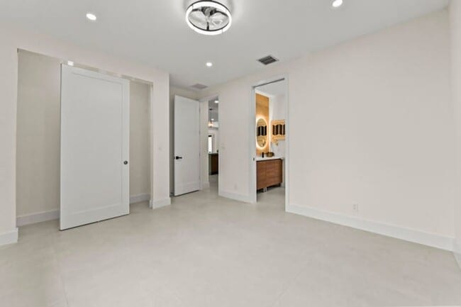 Building Photo - 621 NW 42nd Ave
