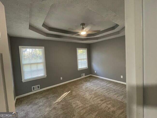 Building Photo - 505 Ironwood Ct SE
