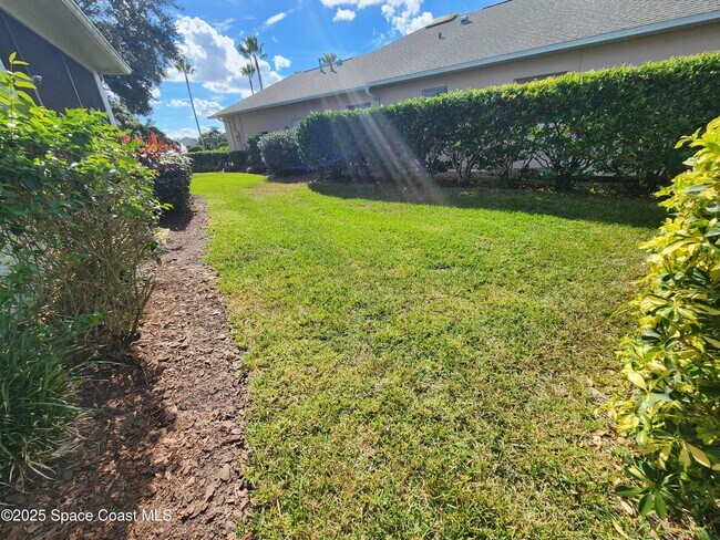 Building Photo - 501 Carmel Dr