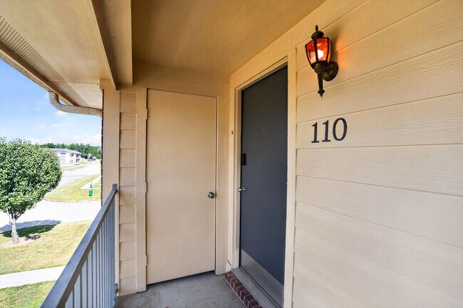 Building Photo - 115 S Lhs Dr