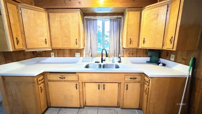 Building Photo - 53510 Country Club Dr