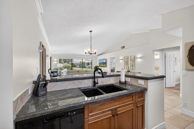 Building Photo - 119 Club Dr